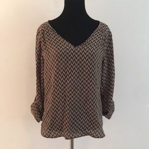 ✅ SOLD Silk Ellie Kai 3/4 Sleeve “V” Blouse Size 6